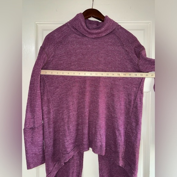 We The Free Split Back Turtleneck Size Large - Picture 3 of 4